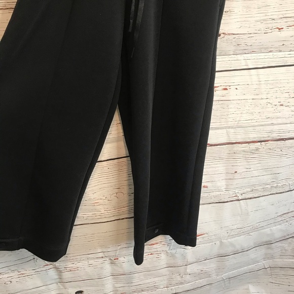 Nike black Capri with bottom snaps dri-fit - Picture 3 of 9